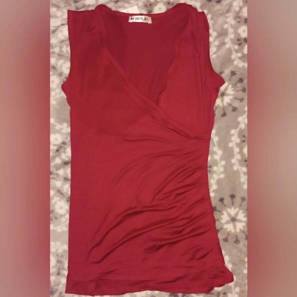 ♡Sleeveless Flattering Top♡